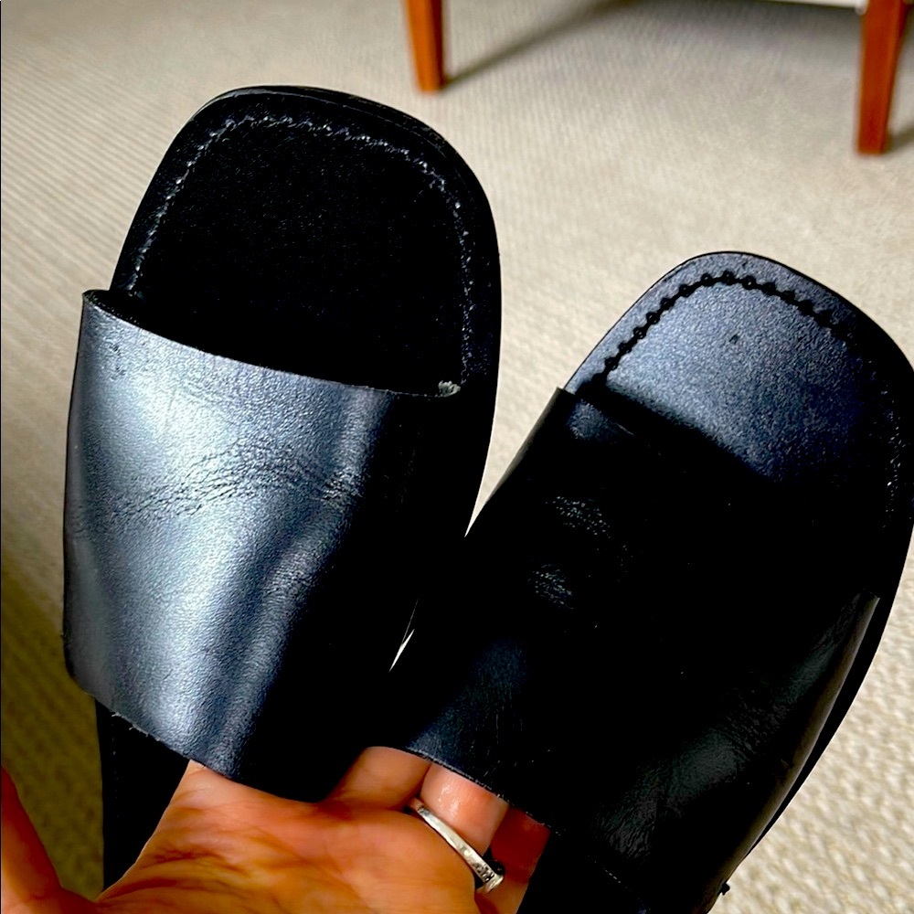 New SPLENDID flat Black Leather Slide Sandals made in Brazil comfy for the fall.